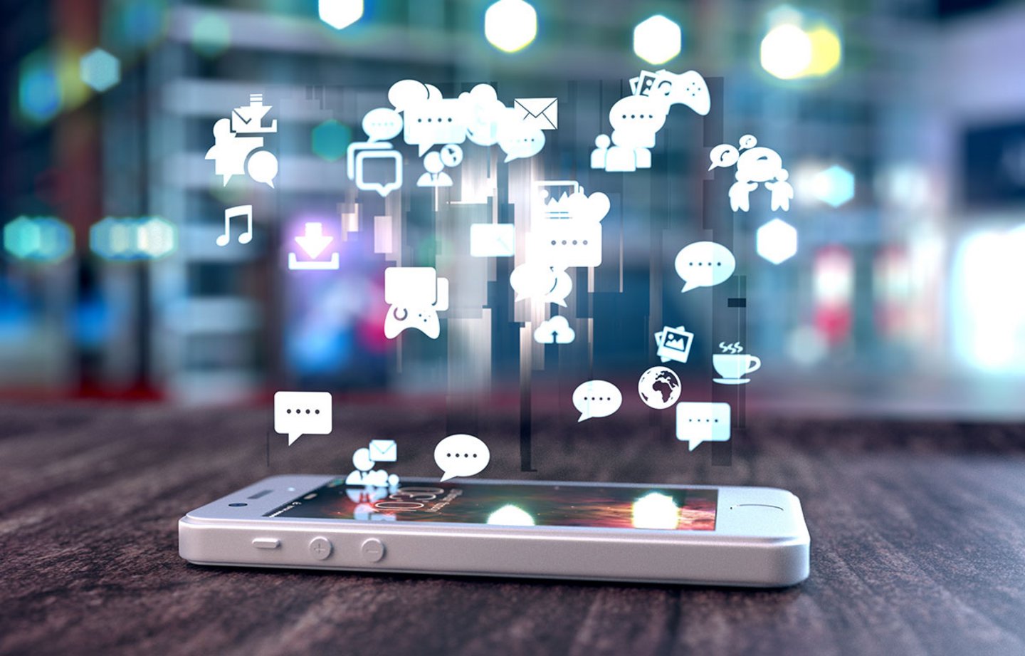 Smartphone mit stilisierten Apps über dem Smartphone / Symbol für Social Media
