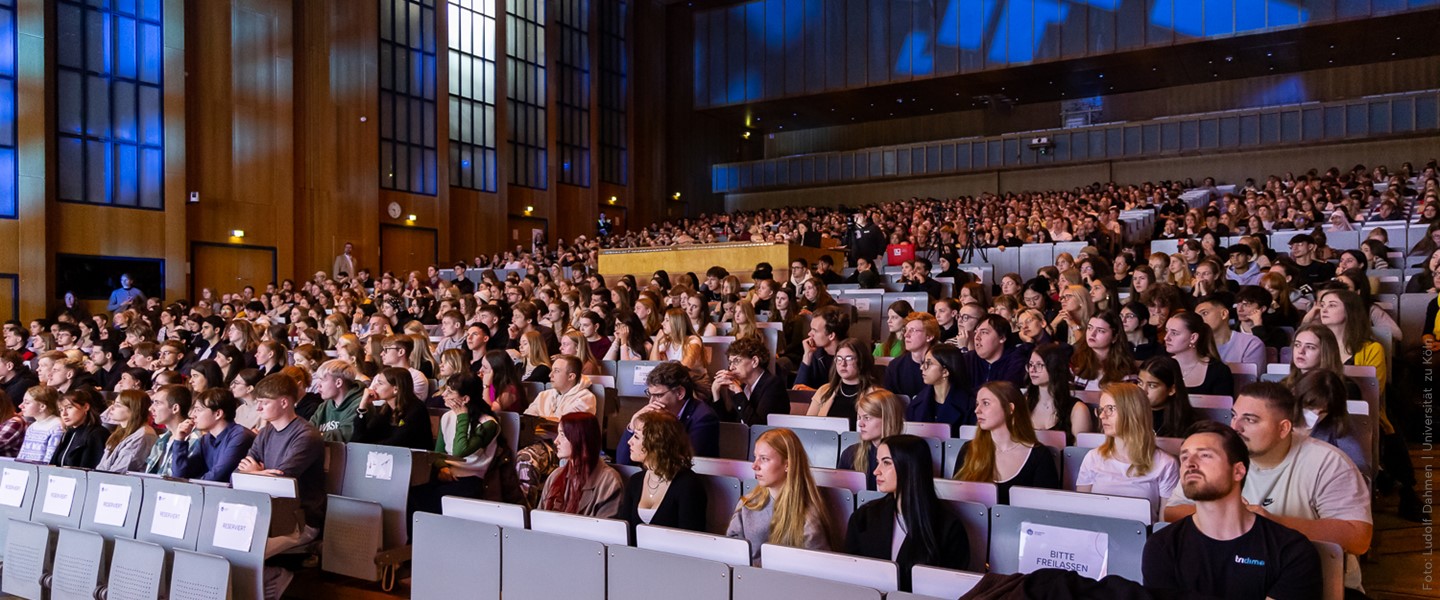 Studierende in der Aula