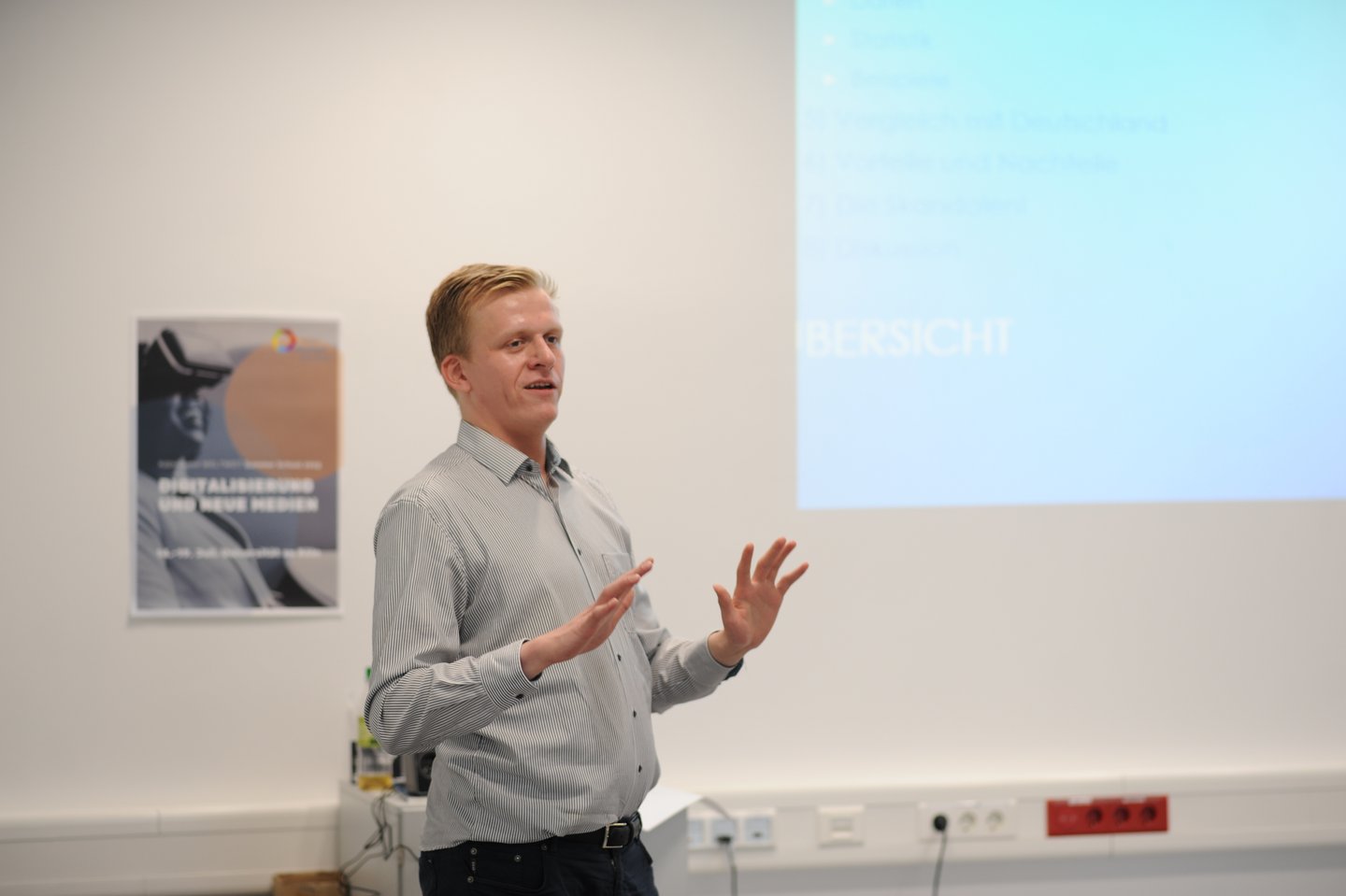 KAW Alumnus Niels hält eine Präsentation im Rahmen der Summer School 2019