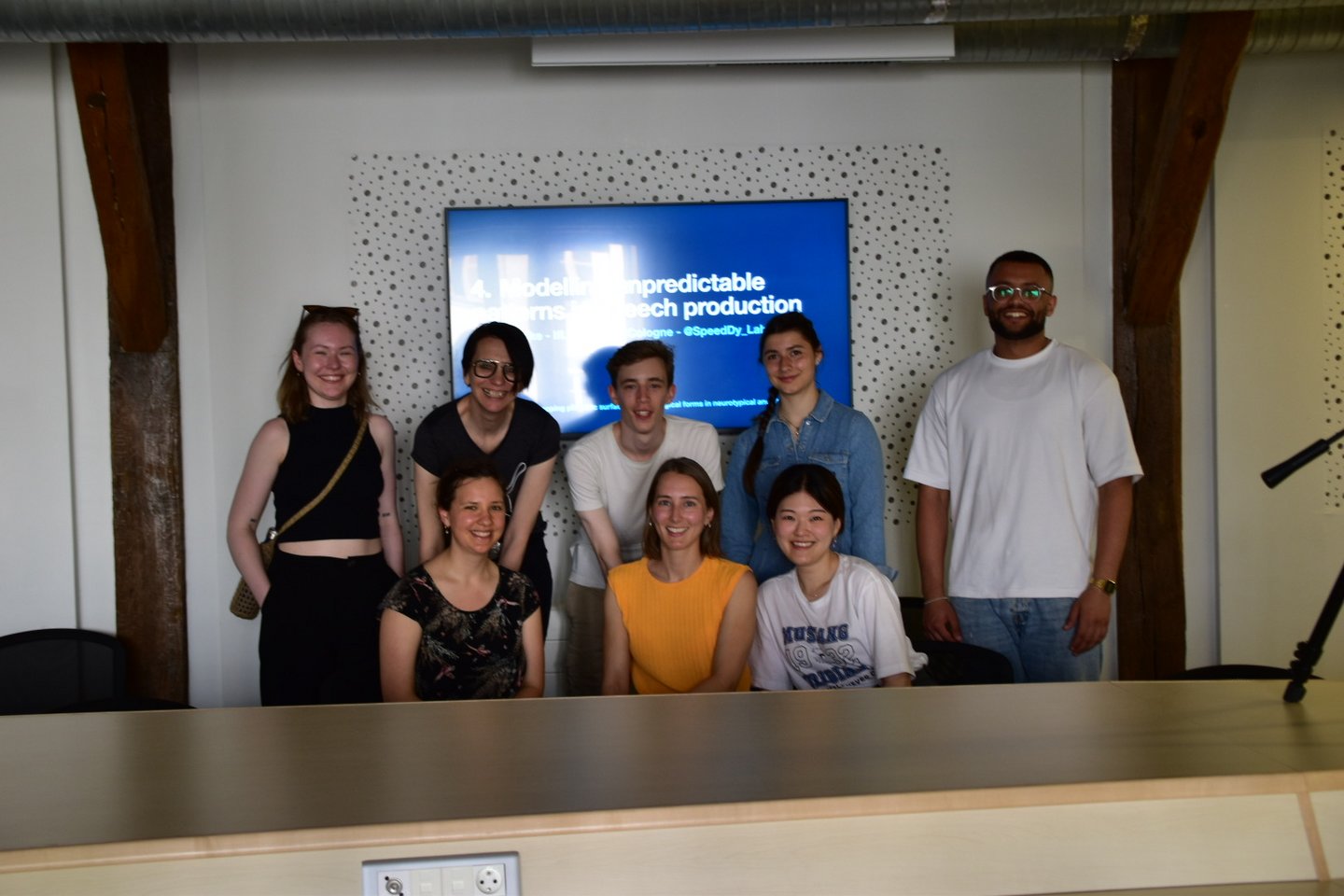 Doris Mücke and Cologne students before LabEx talk