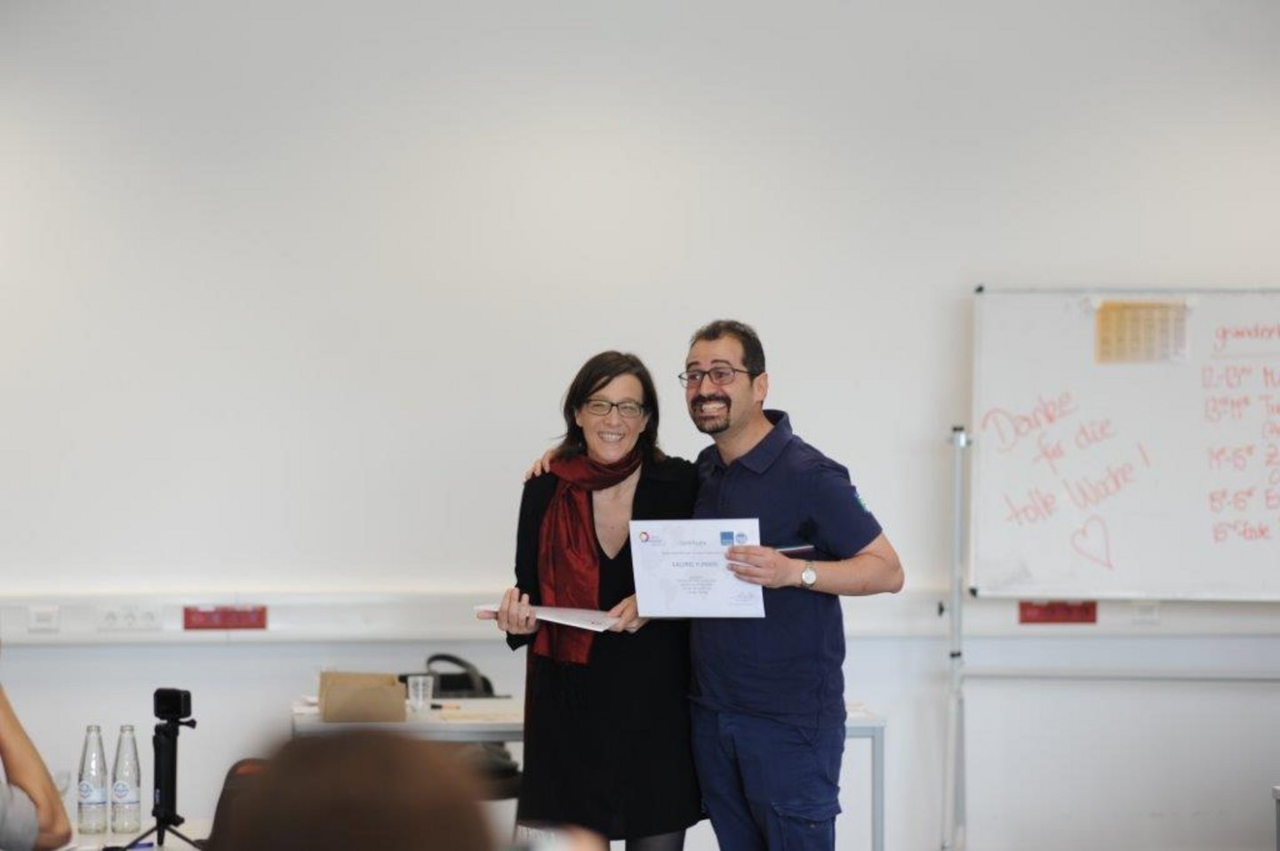 KAW Alumnus bei der Zertifikatübergabe mit Christiane Biehl bei der Summer School 2019