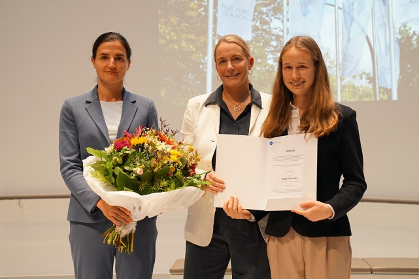 Dr Katja Yang (Division International Affairs, UoC), Julia Quirll da Matta (DAAD), Ekaterina Loginova (from left to right), Photo: Kölner Studierendenwerk, Laura Blome