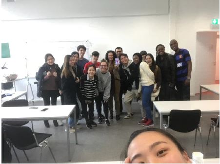 Group picture of a german class in the class room