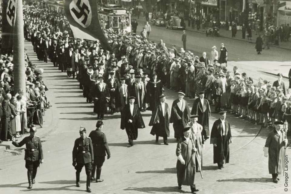 Festzug der Universitätsrektoren und -Mitglieder 1938 